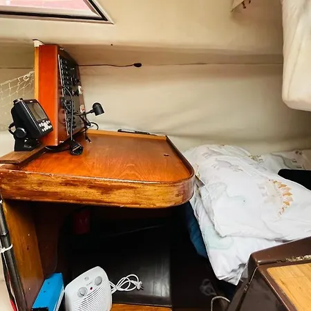 Cozy Sailing Boat Barcelona Hotel en barco