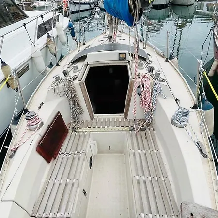 Cozy Sailing Boat Barcelona Botel