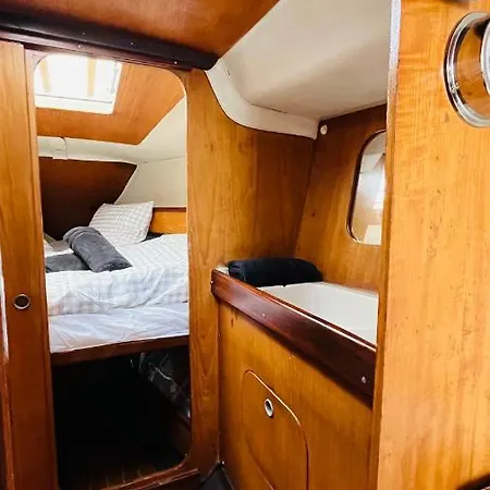 Cozy Sailing Boat Barcelona *