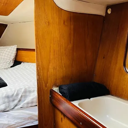 Cozy Sailing Boat Barcelona *