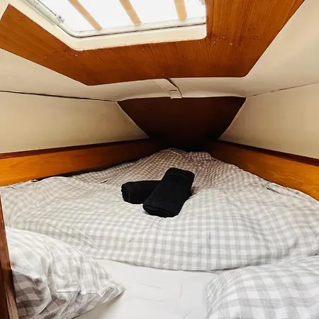 Cozy Sailing Boat Barcelona * Sant Adrià de Besòs